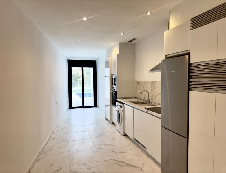 La Marquesa Golf – Villas en Primera Linea con 4 Dormitorios y 4 Baños.