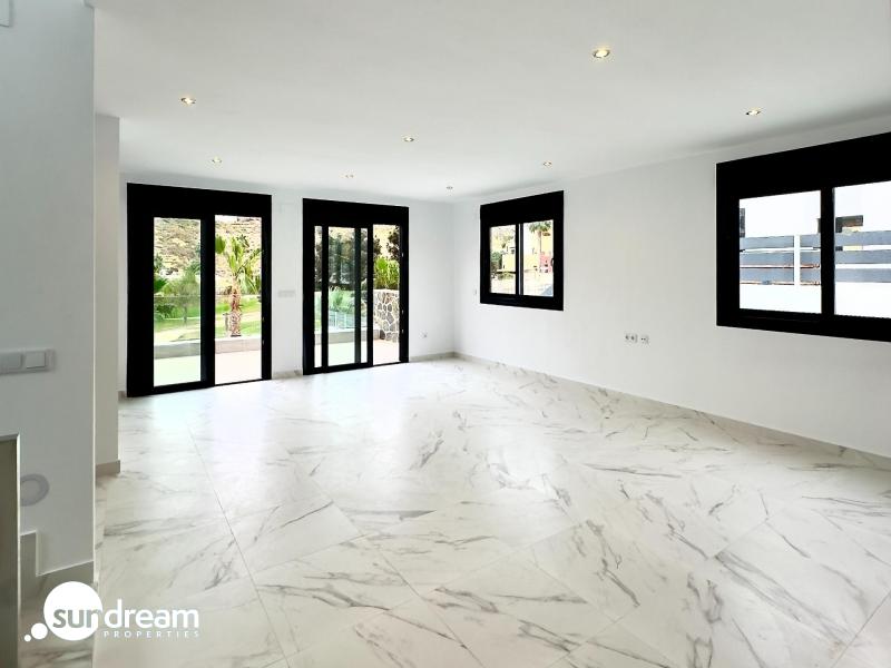La Marquesa Golf – Villas en Primera Linea con 4 Dormitorios y 4 Baños.