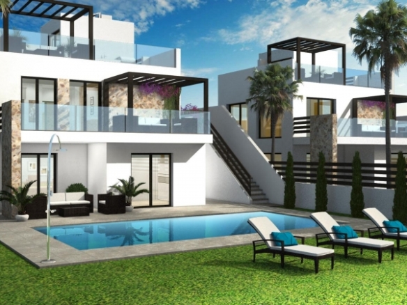 La Marquesa Golf – Villas en Primera Linea con 4 Dormitorios y 4 Baños.