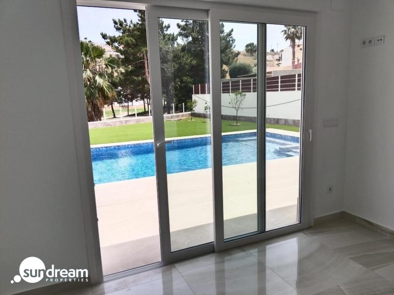 La Marquesa Golf – Villas en Primera Linea con 4 Dormitorios y 4 Baños.