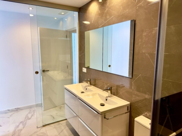 La Marquesa Golf – Villas en Primera Linea con 4 Dormitorios y 4 Baños.