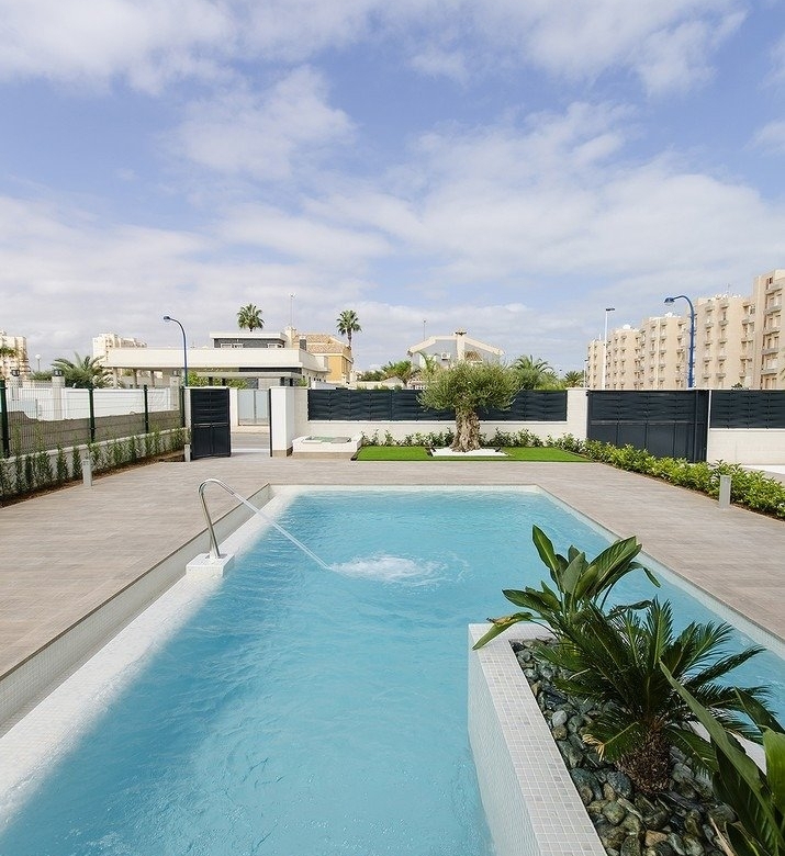 ¡LLAVE EN MANO! PRECIOSA VILLA DE OBRA NUEVA EN PLAYA HONDA(LA MANGA).