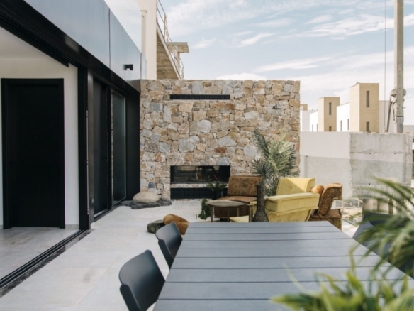 Villa moderna de 3 dormitorios con vistas a Guardamar y al mar.