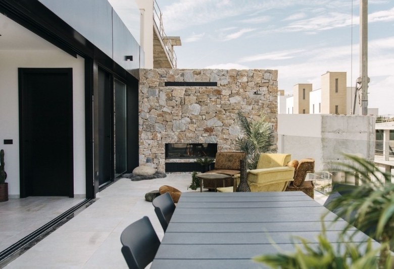 Villa moderna de 3 dormitorios con vistas a Guardamar y al mar.