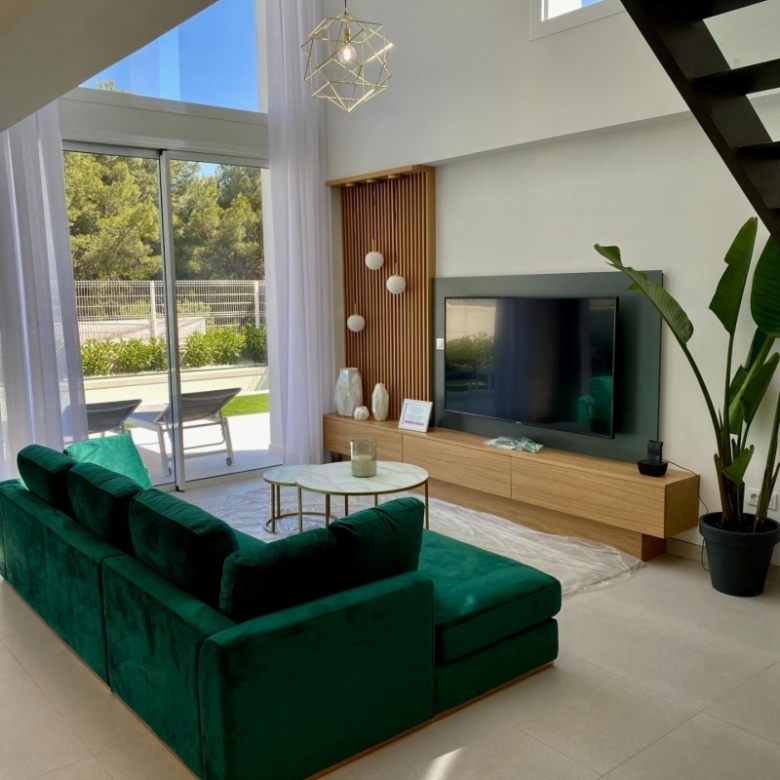 Villa moderna de 3 dormitorios con piscina privada en Finestrat