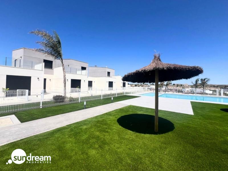 NUEVOS ADOSADOS DE 2 DORMITORIOS EN CAMPO DE GOLF RESORT, MURCIA.