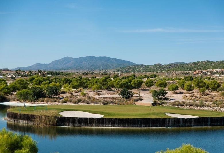 NUEVOS ADOSADOS DE 2 DORMITORIOS EN CAMPO DE GOLF RESORT, MURCIA.