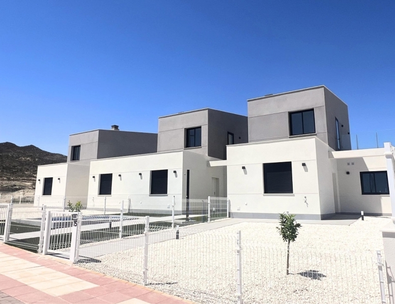 NUEVOS ADOSADOS DE 3 DORMITORIOS EN CAMPO DE GOLF RESORT, MURCIA
