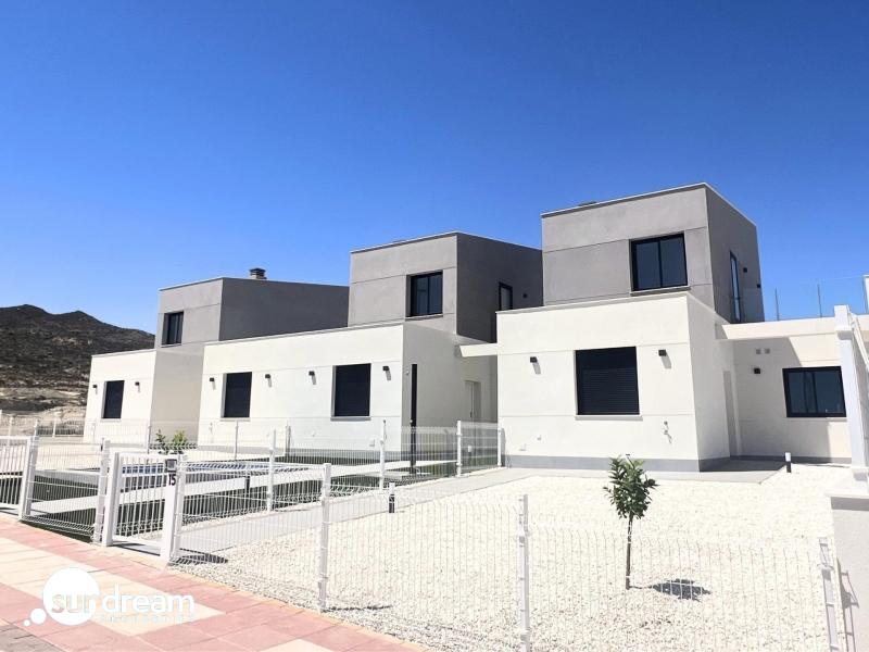 NUEVOS ADOSADOS DE 3 DORMITORIOS EN CAMPO DE GOLF RESORT, MURCIA