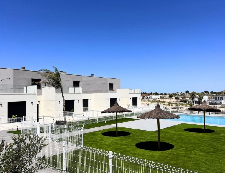 NUEVOS ADOSADOS DE 3 DORMITORIOS EN CAMPO DE GOLF RESORT, MURCIA
