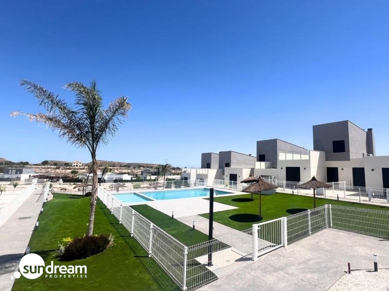 NUEVOS ADOSADOS DE 3 DORMITORIOS EN CAMPO DE GOLF RESORT, MURCIA