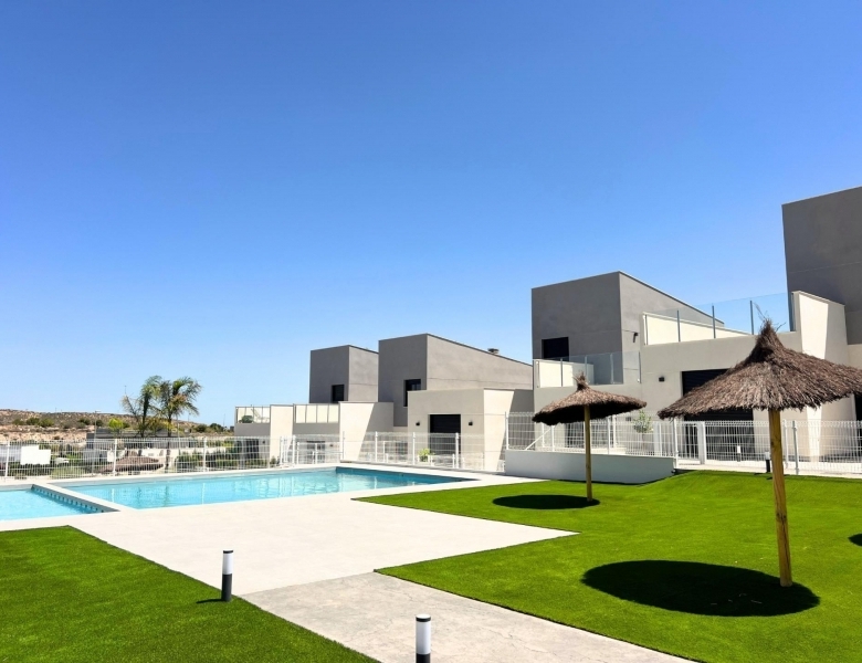 NUEVOS ADOSADOS DE 3 DORMITORIOS EN CAMPO DE GOLF RESORT, MURCIA