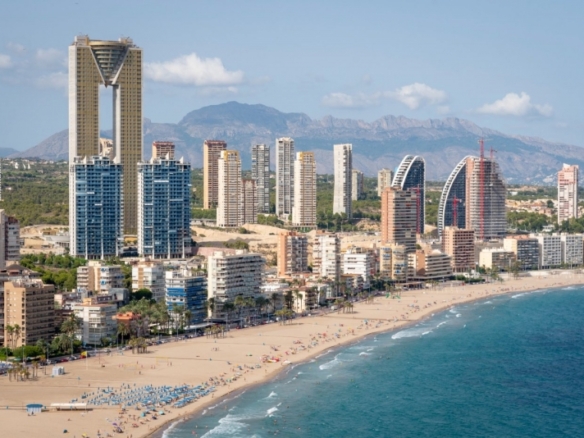 EXCLUSIVO APARTAMENTO EN RASCACIELOS ICONICO DE 3 DORMITORIOS CON VISTAS ESPECTACULARES(BENIDORM).