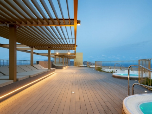 EXCLUSIVO APARTAMENTO EN RASCACIELOS ICONICO DE 3 DORMITORIOS CON VISTAS ESPECTACULARES(BENIDORM).