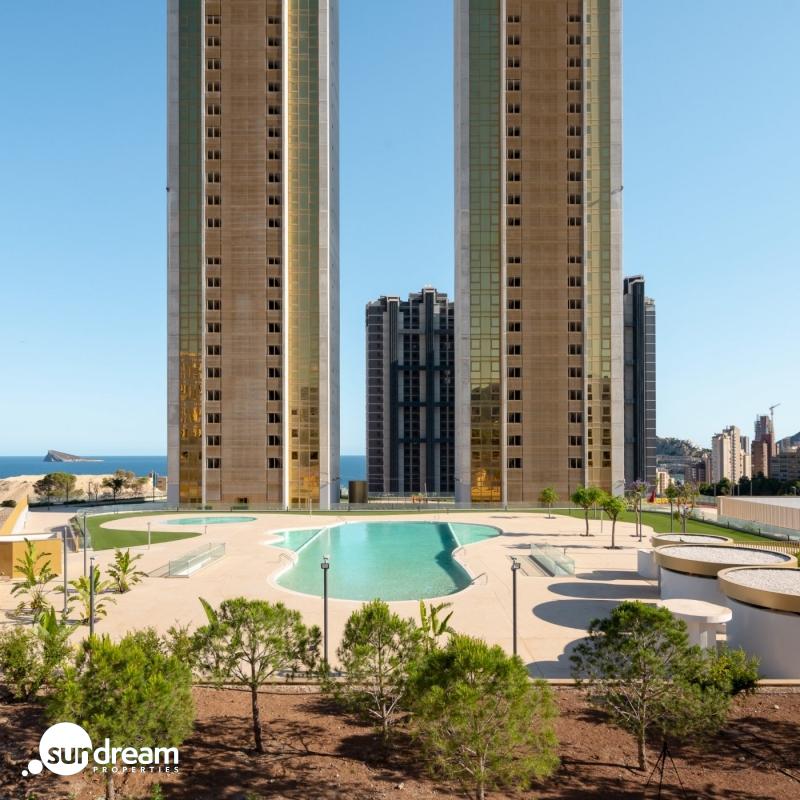 EXCLUSIVO APARTAMENTO EN RASCACIELOS ICONICO DE 3 DORMITORIOS CON VISTAS ESPECTACULARES(BENIDORM).
