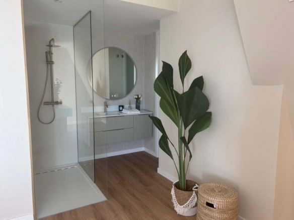 ESTUPENDO APARTAMENTO DE 2 DORMITORIOS EN EDIFICIO ICONICO  CON VISTAS ESPECTACULARES(BENIDORM).
