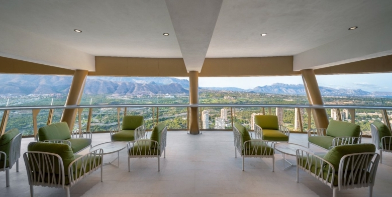 ESTUPENDO APARTAMENTO DE 2 DORMITORIOS EN EDIFICIO ICONICO CON VISTAS ESPECTACULARES(BENIDORM).