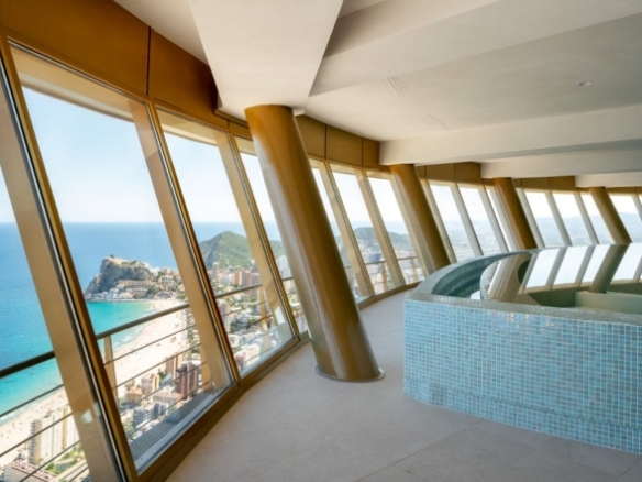 ESTUPENDO APARTAMENTO DE 2 DORMITORIOS EN EDIFICIO ICONICO  CON VISTAS ESPECTACULARES(BENIDORM).