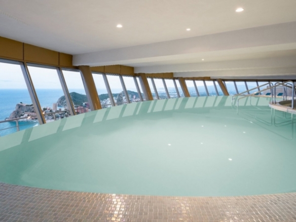ESTUPENDO APARTAMENTO DE 2 DORMITORIOS EN EDIFICIO ICONICO  CON VISTAS ESPECTACULARES(BENIDORM).