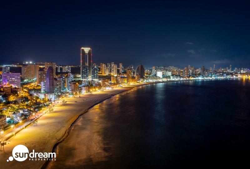 ESTUPENDO APARTAMENTO DE 2 DORMITORIOS EN EDIFICIO ICONICO  CON VISTAS ESPECTACULARES(BENIDORM).