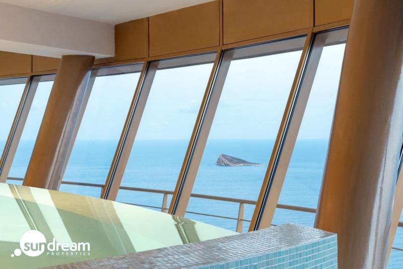 ESTUPENDO APARTAMENTO DE 2 DORMITORIOS EN EDIFICIO ICONICO  CON VISTAS ESPECTACULARES(BENIDORM).