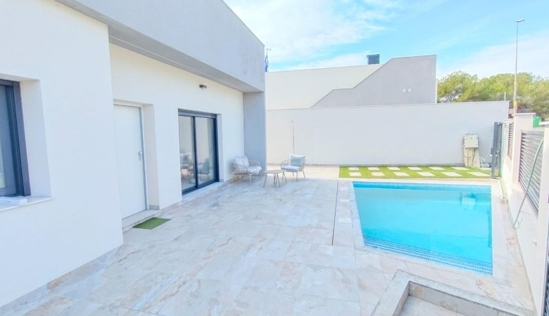 CHALET DE NUEVA CONSTRUCCIÓN EN PINAR DE CAMPOVERDE