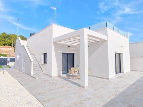 CHALET DE NUEVA CONSTRUCCIÓN EN PINAR DE CAMPOVERDE