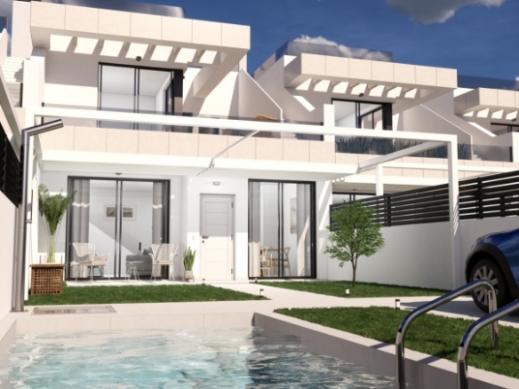 PRECIOSOS ADOSADOS DE 3 DORMITORIOS CON PISCINA Y SOLARIUM EN ROJALES