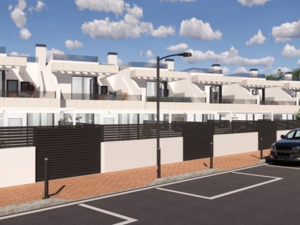 PRECIOSOS ADOSADOS DE 3 DORMITORIOS CON PISCINA Y SOLARIUM EN ROJALES