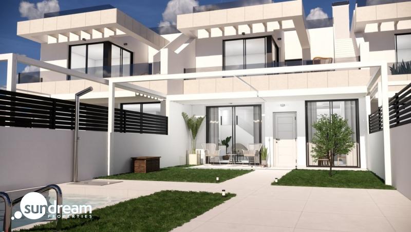 PRECIOSOS ADOSADOS DE 3 DORMITORIOS CON PISCINA Y SOLARIUM EN ROJALES