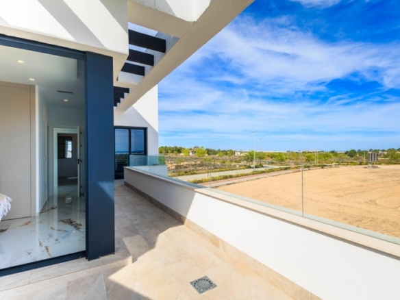 VILLAS DE OBRA NUEVA EN PILAR DE LA HORADADA EN EL CAMPO DE GOLF
