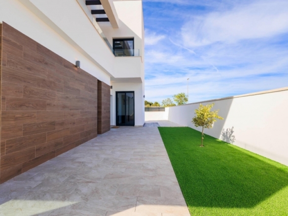 VILLAS DE OBRA NUEVA EN PILAR DE LA HORADADA EN EL CAMPO DE GOLF.