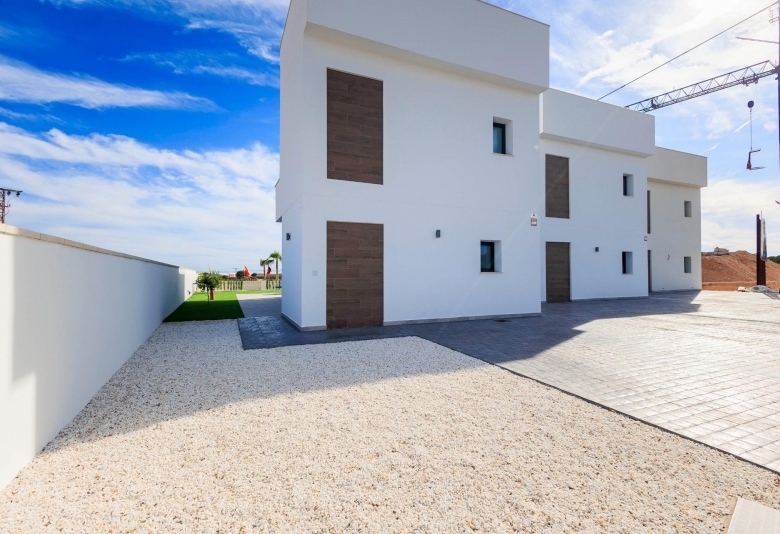 VILLAS DE OBRA NUEVA EN PILAR DE LA HORADADA EN EL CAMPO DE GOLF.