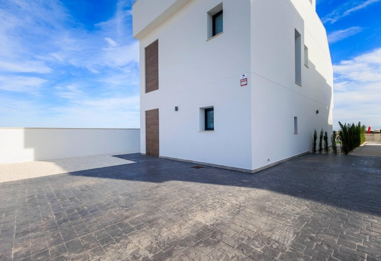 VILLAS DE OBRA NUEVA EN PILAR DE LA HORADADA EN EL CAMPO DE GOLF.