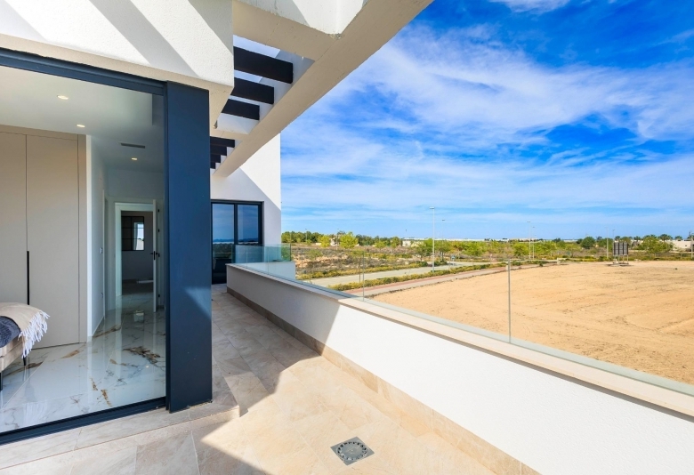 VILLAS DE OBRA NUEVA EN PILAR DE LA HORADADA EN EL CAMPO DE GOLF.