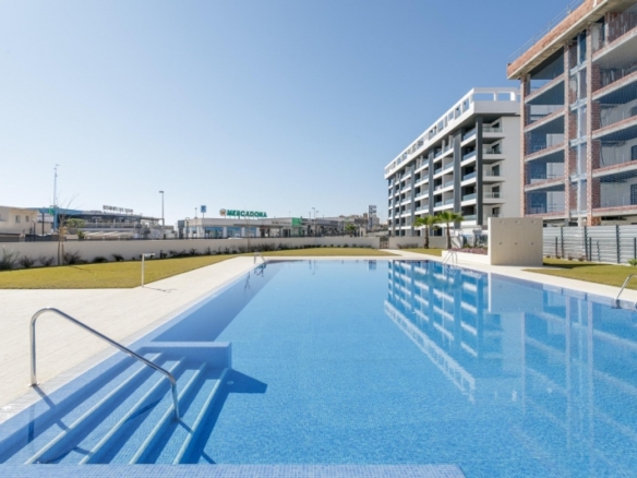 APARTAMENTO DE 2 DORM. EN PLANTA BAJA DE NUEVA CONSTRUCCIÓN EN TORREVIEJA A SOLO 700M DE LA PLAYA
