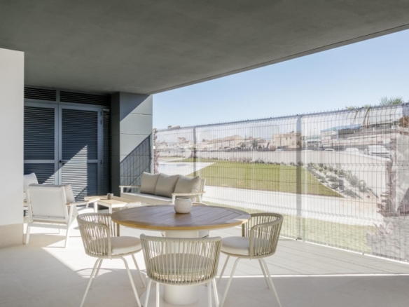 APARTAMENTO DE 2 DORM. EN PLANTA BAJA DE NUEVA CONSTRUCCIÓN EN TORREVIEJA A SOLO 700M DE LA PLAYA