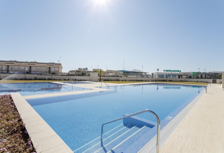 APARTAMENTO DE 2 DORM. EN PLANTA BAJA DE NUEVA CONSTRUCCIÓN EN TORREVIEJA A SOLO 700M DE LA PLAYA