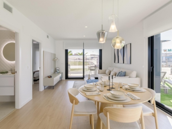 APARTAMENTO DE 2 DORM. EN PLANTA BAJA DE NUEVA CONSTRUCCIÓN EN TORREVIEJA A SOLO 700M DE LA PLAYA