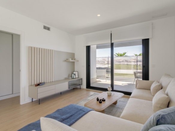 APARTAMENTO DE 2 DORM. EN PLANTA BAJA DE NUEVA CONSTRUCCIÓN EN TORREVIEJA A SOLO 700M DE LA PLAYA