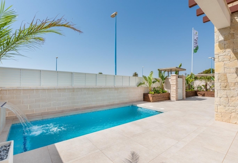 ESTUPENDA VILLA DE 3 DORM. DE NUEVA CONSTRUCCIÓN EN VERA, ALMERIA