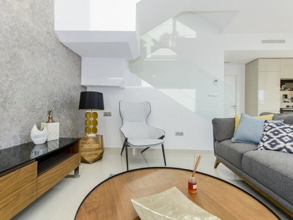 PRECIOSA VILLA MODERNA DE 3 DORM. DE NUEVA CONSTRUCCIÓN EN VERA, ALMERIA