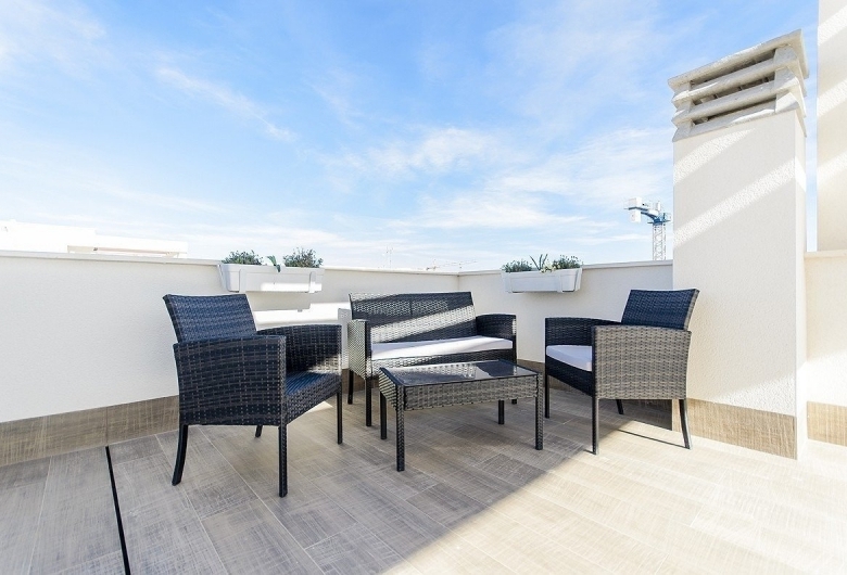 PRECIOSA VILLA MODERNA DE 3 DORM. DE NUEVA CONSTRUCCIÓN EN VERA, ALMERIA