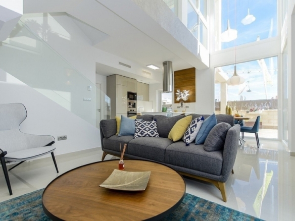 PRECIOSA VILLA MODERNA DE 3 DORM. DE NUEVA CONSTRUCCIÓN EN VERA, ALMERIA