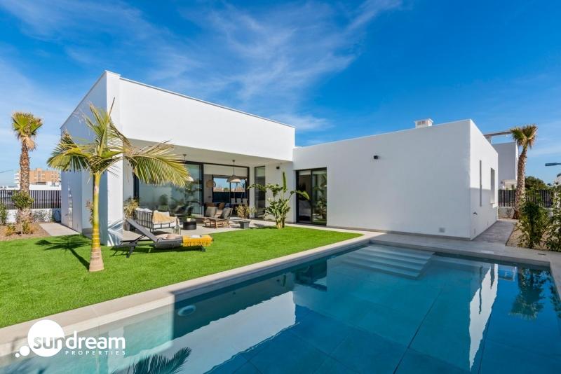 Villa en una sola planta de 3 dormitorios a la venta en Mar de Cristal(Cartagena)