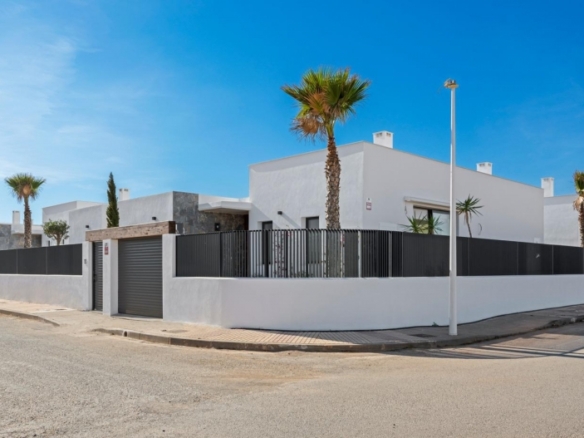 Villa en una sola planta de 3 dormitorios a la venta en Mar de Cristal(Cartagena)