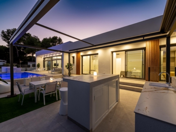 EXCLUSIVA VILLA MODERNA DE NUEVA CONSTRUCCIÓN EN PINAR DE CAMPOVERDE