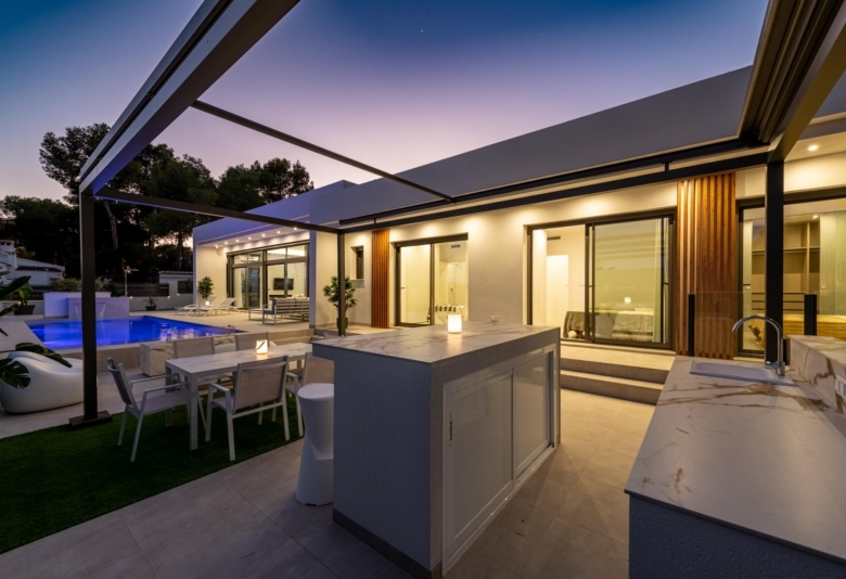 EXCLUSIVA VILLA MODERNA DE NUEVA CONSTRUCCIÓN EN PINAR DE CAMPOVERDE