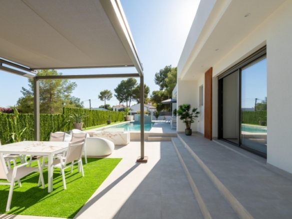 EXCLUSIVA VILLA MODERNA DE NUEVA CONSTRUCCIÓN EN PINAR DE CAMPOVERDE