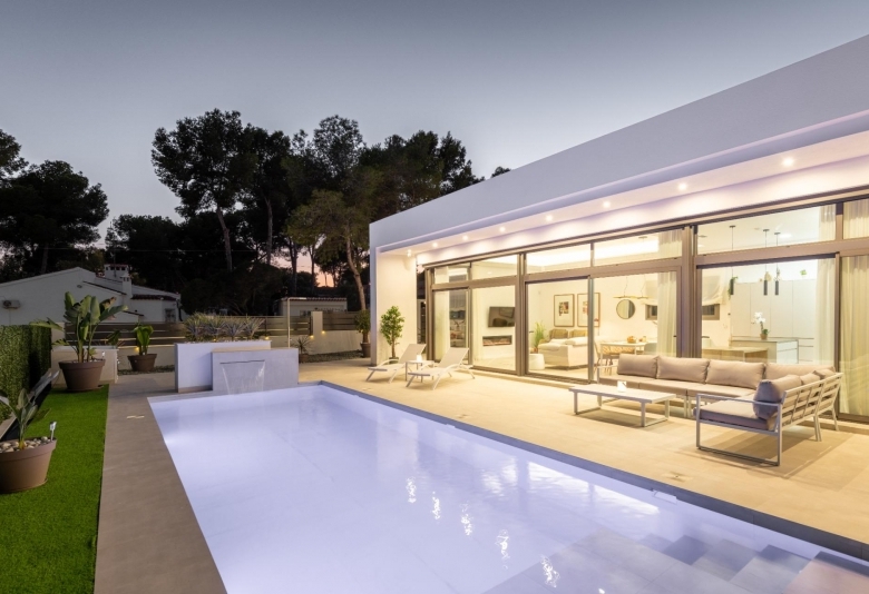 EXCLUSIVA VILLA MODERNA DE NUEVA CONSTRUCCIÓN EN PINAR DE CAMPOVERDE